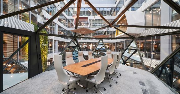 Зеркальное отражение инноваций: как выглядит новая штаб-квартир Сбербанка от Evolution Design и T+T Architects