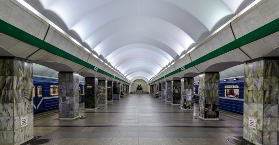 В апреле начнут работу новые станции метро «Новокрестовская» и «Беговая»